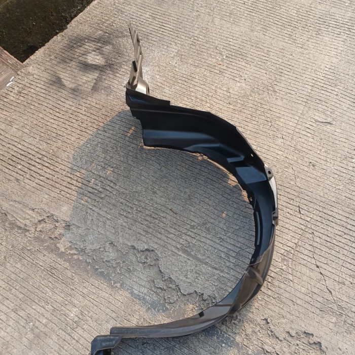 LINER FENDER TOYOTA YARIS LELE KANAN