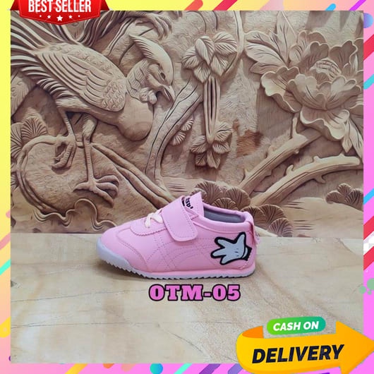 Magnofi Sepatu Anak Laki Laki Perempuan Sneakers  Slip On Sekolah Hitam Umur 1 2 3 4 5 6 Tahun Sepat