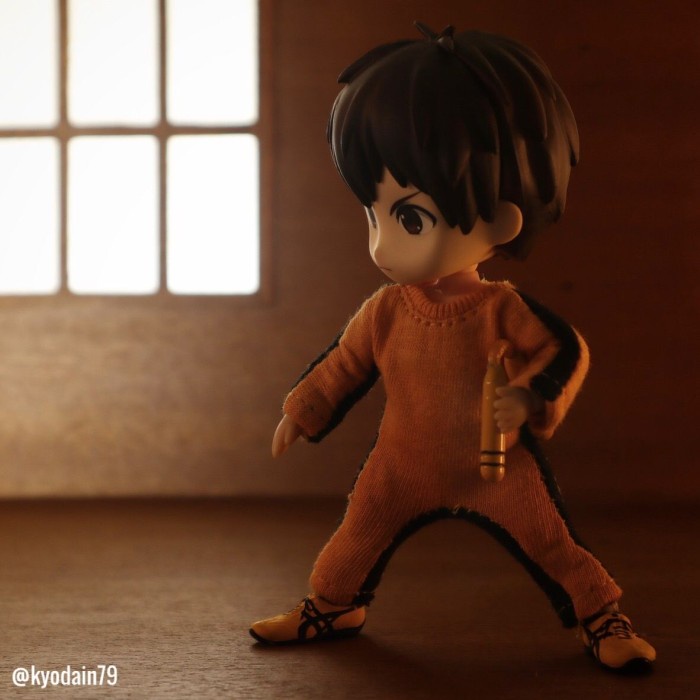 Hot Sale Bruce Lee Jumpsuit Shoes Nunchucks Set Untuk Nendoroid Doll Terlaris