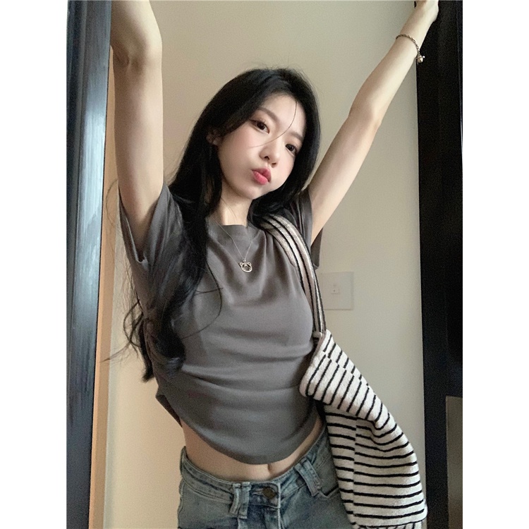 Red Gadis mewah mengenakan bahu depan T-shirt lengan pendek perempuan rasa desain niche lipit bottoming kemeja musim panas slim slim in top