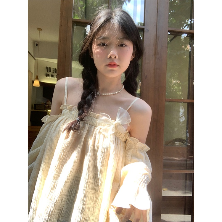 Red Manis Super Peri Busur Simpul Tali Ikat Lengan Panjang Kemeja Wanita Musim Panas Rasa Desain Ceruk Pendek Satu Bahu off-Shoulder Top