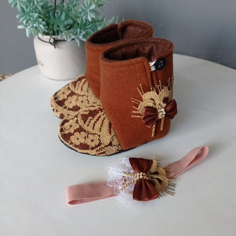 terbaru 1 set sepatu boots + bando (bayi 6bln s. d 1thn)