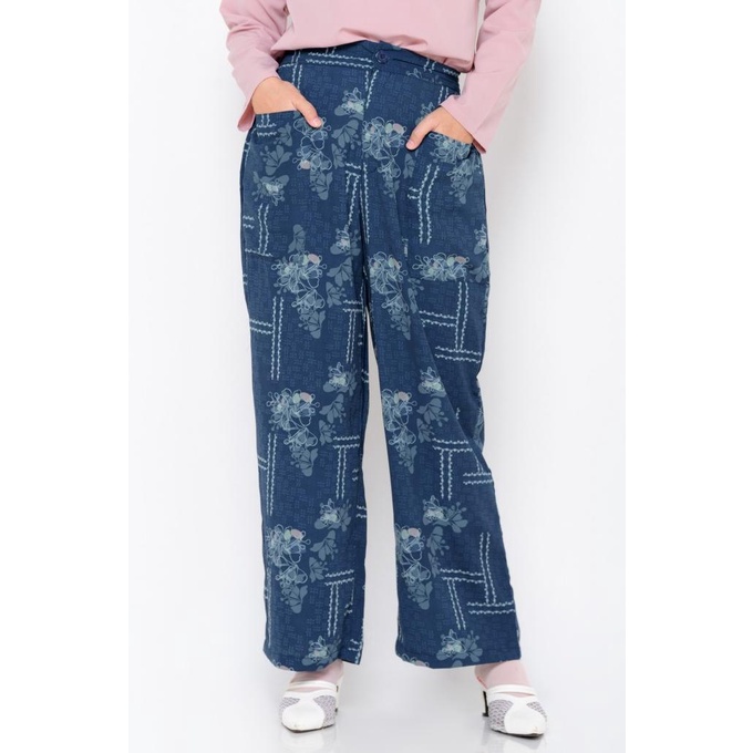 ZM Zaskia Mecca - Ezio Navy Pants - Jelita Indonesia - Kelimutu