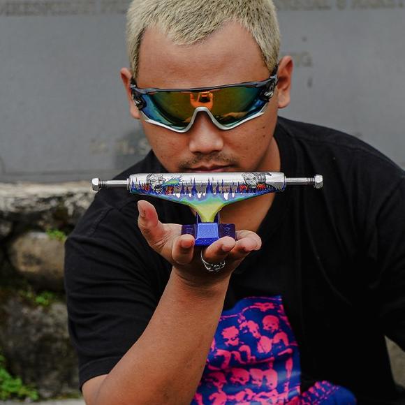 Etaks Truck x Gindring Bloody Wasted