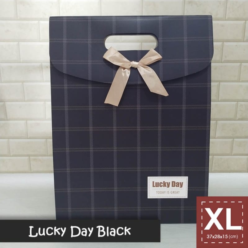 

Paper Bag Motif Ukuran XL / Tas Kertas Kado - LUCKY DAY