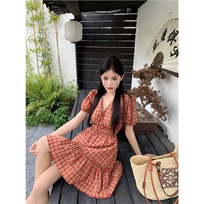 Red Gaya Hong Kong retro kotak-kotak V-neck lengan pendek gaun wanita musim panas rasa desain kayu sisi telinga pinggang pelangsing rok pendek
