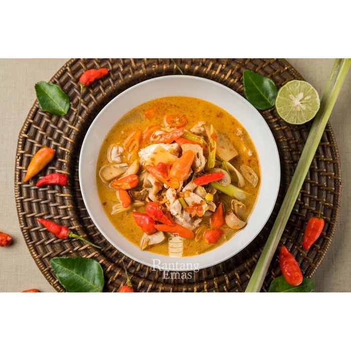 

Tom Yum Ayam Kuah Merah