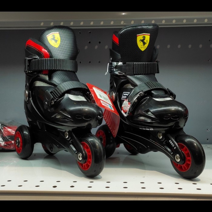 inline skate / roller skate / sepatu roda anak ferrari