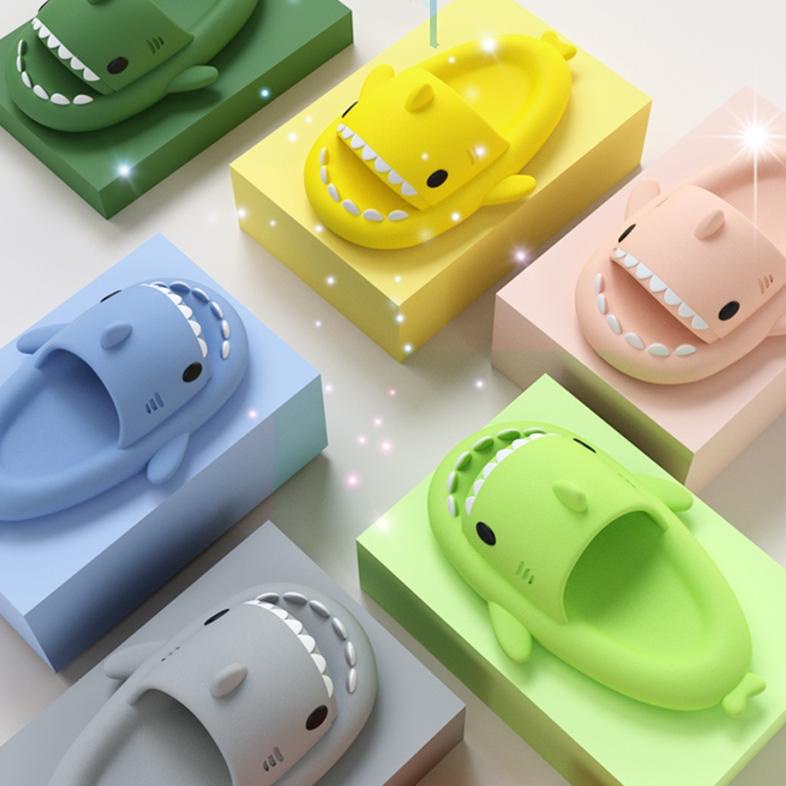 BISA COD Komin Sandal Hiu Anak Laki Laki Sandal Baby Shark Cartoon Sandal Lucu Sendal Anak Perempuan