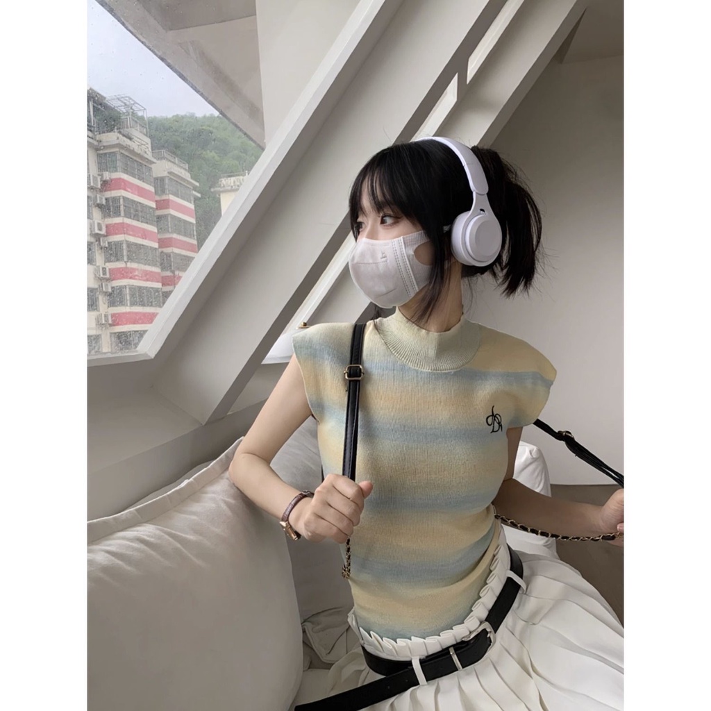 Red Niche Bordir Baru Setengah Tinggi Kerah Lengan Pendek Rajutan T-shirt Wanita Musim Panas Slim Pendek Desain Tanpa Lengan Top