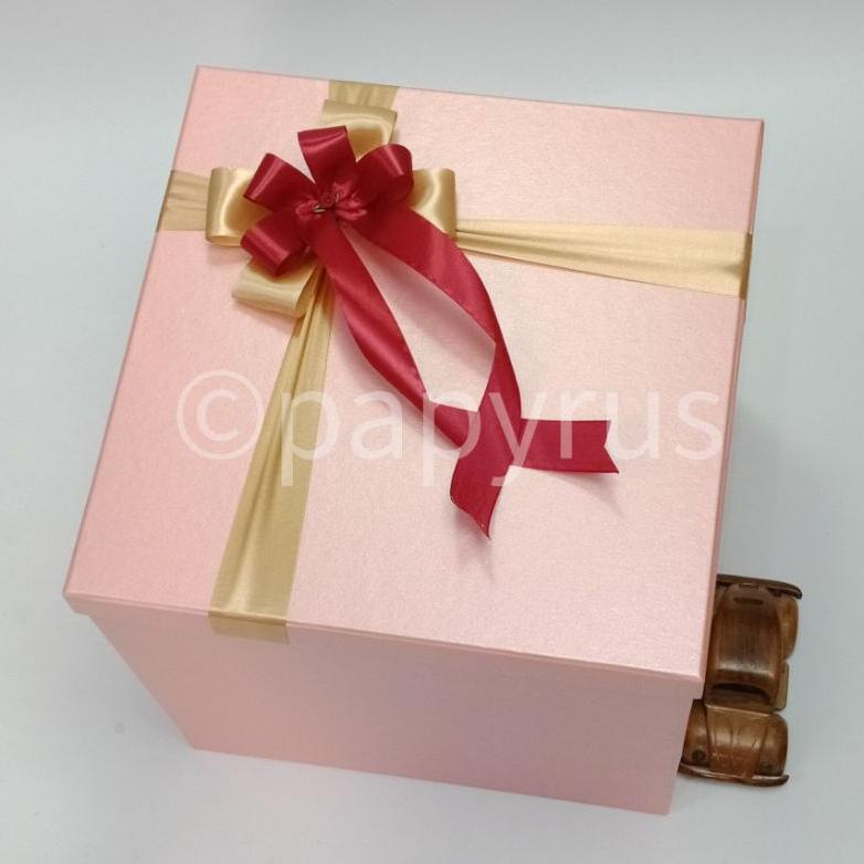 

7.7 PAPYRUS 30x30 Tinggi 30cm Kotak Kado Gift Box Hadiah