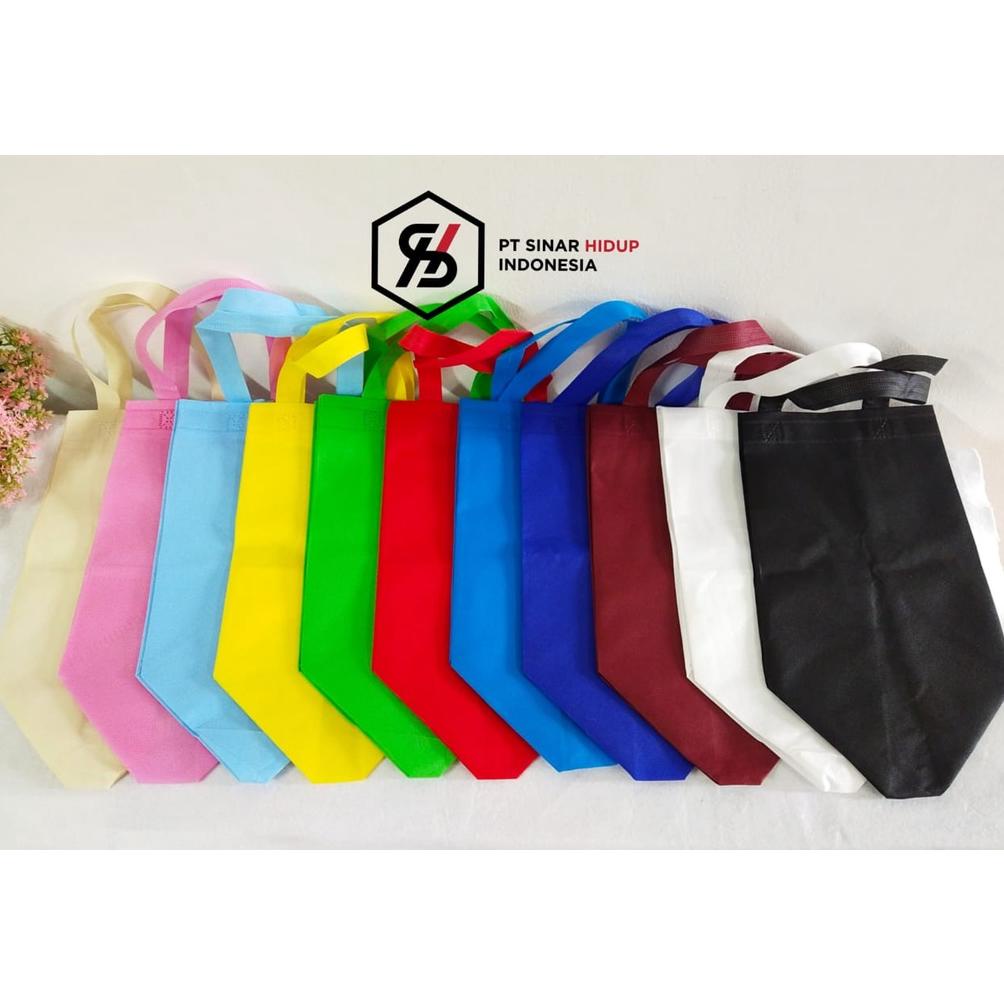 

7.7 TAS GODIE BAG / SPUNBOND KOTAK NASI / BOX KUE PRESS DUS 20 (Perlusin)