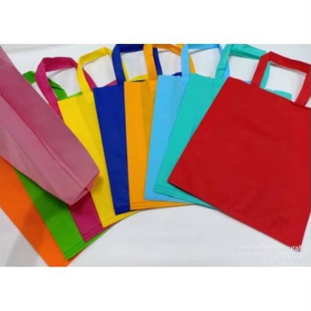 

Terbaru (25*35)Tas spunbond /Goodie bag/12pcs /terlaris dan murah/25*35