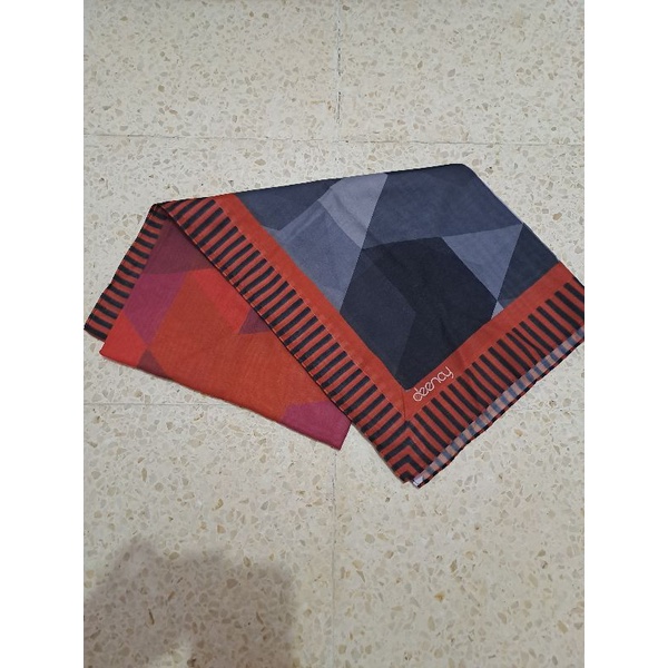 Preloved Kerudung Jilbab Deenay Original warna Merah Hitam Motif
