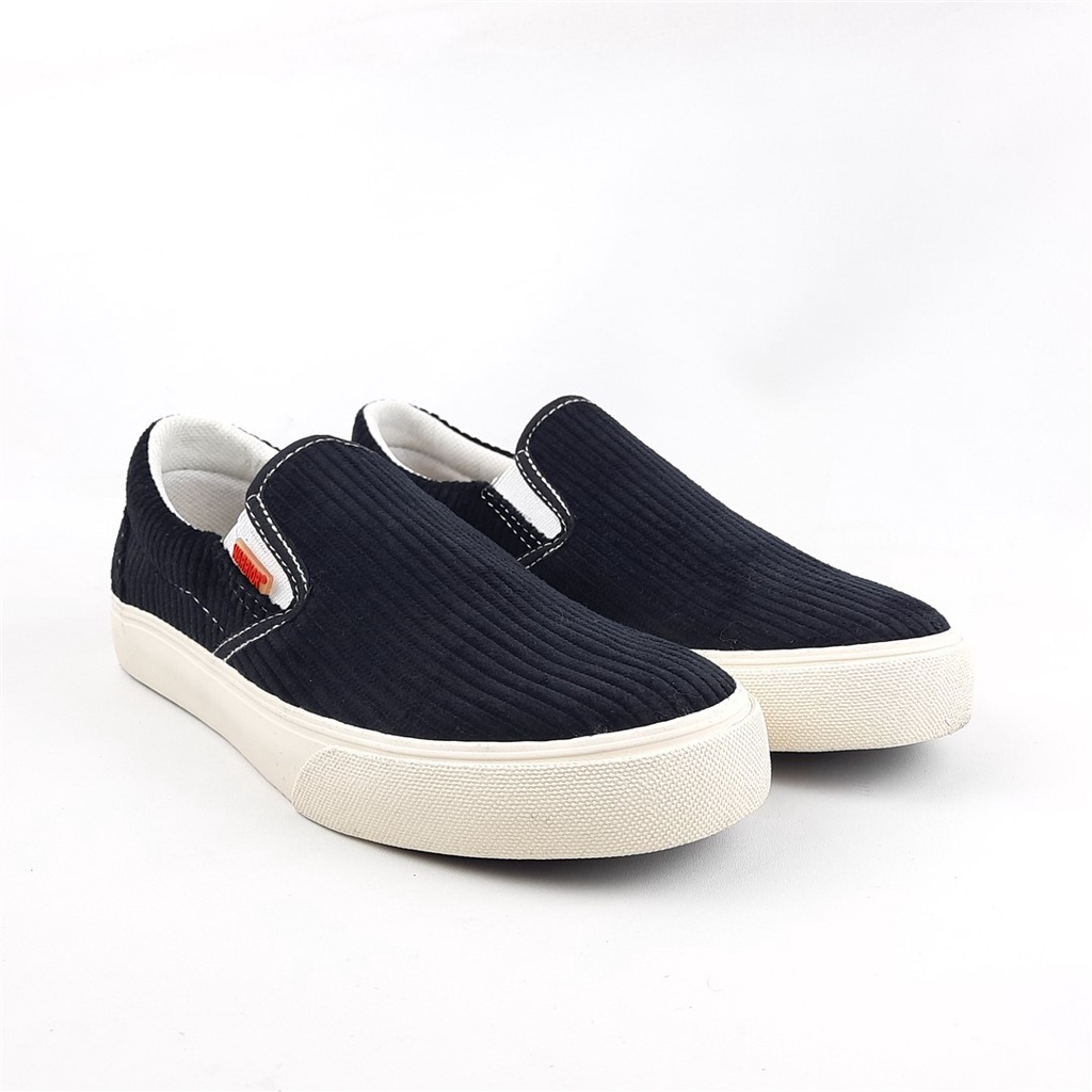 Sepatu Slip On Warrior Atlanta 38-44