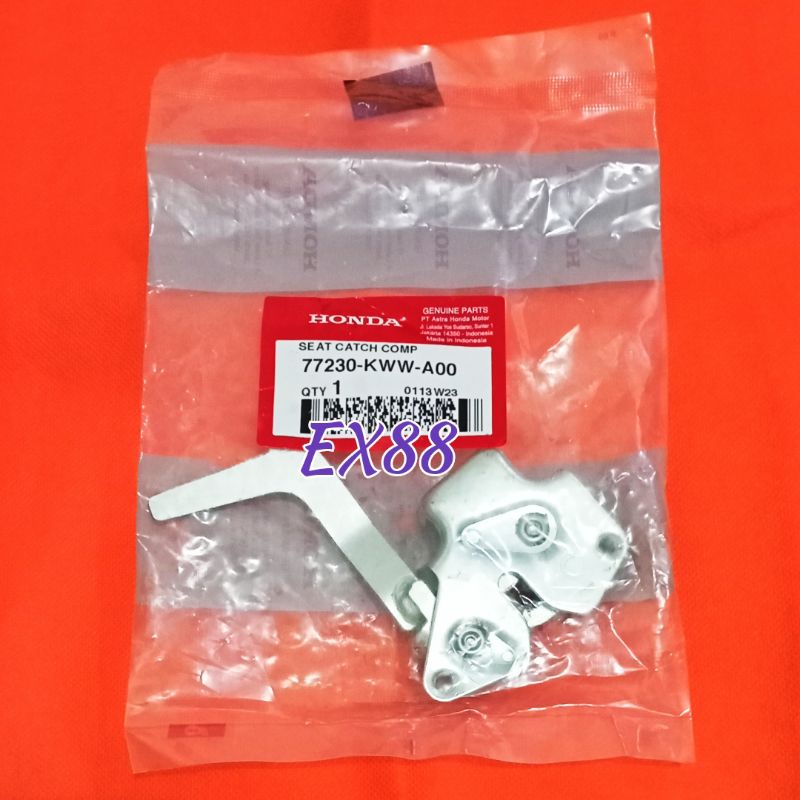 DUDUKAN LAWAN KUNCI JOK / SADEL REVO ABSOLUTE 110 2009 - 2010 ORIGINAL 77230-KWW-A00