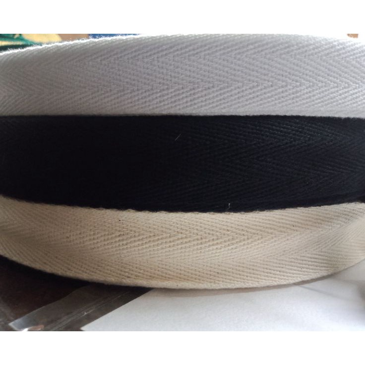 

twill tape 2cm100%catoon@50 yard. beli sekarang langsung kirim nyk