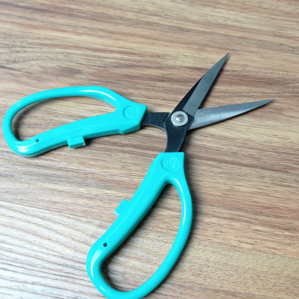 

[KODE PRODUK 0GACQ8788] Gunting Potong Bahan / Kain Craftman Hijau (Lurus) Sedang