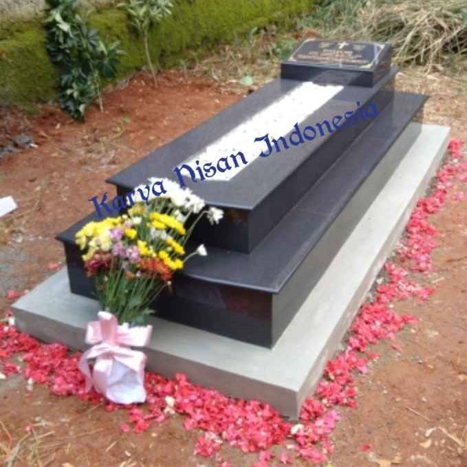 Batu nisan bangunan makam