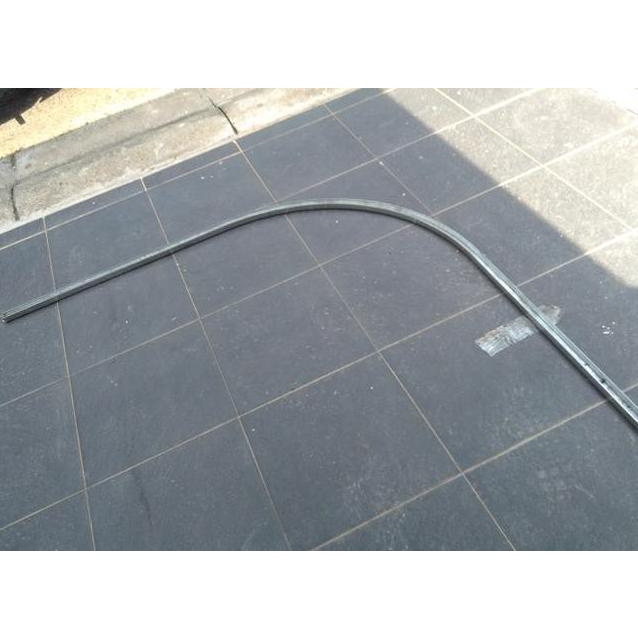 Rel Tikung Bawah Pintu Garasi Wina R 60