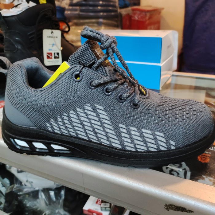 Ready  sepatu safety jogger fitz black