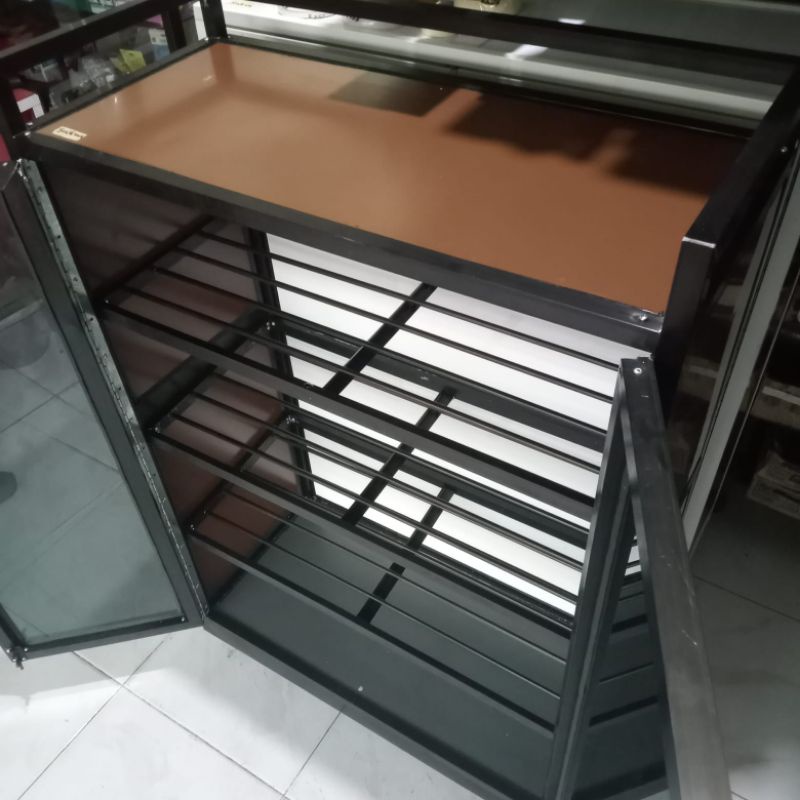 Rak Sepatu Pintu Tertutup Tinggi 120cm 4 susun Kaca dan ACP rangka Full Aluminium warna Brown
