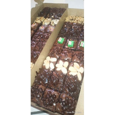 

Fudgy Brownies uk. 30x10 (PO max 3-5hari)