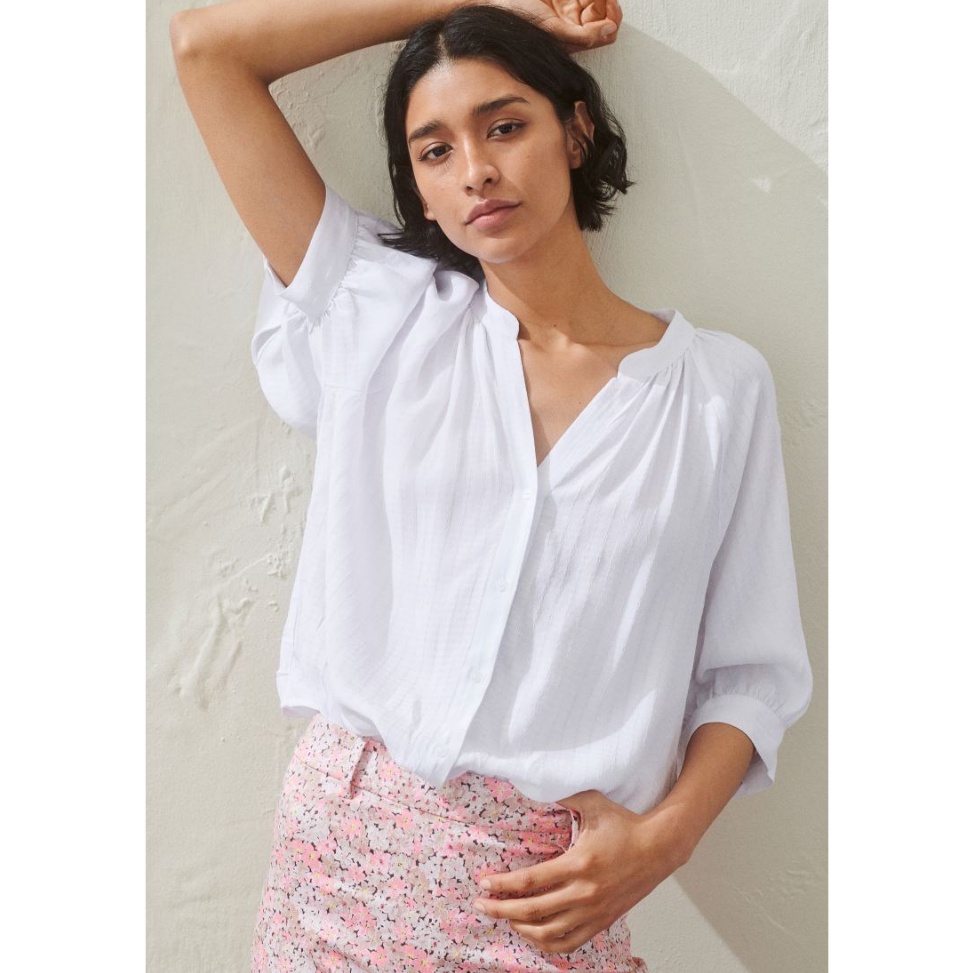 HARGA SPESIAL. HM Blouse Putih V-neck Lengan 3/4 | Pattern-weave | V-Neck Blouse [HM-3861]