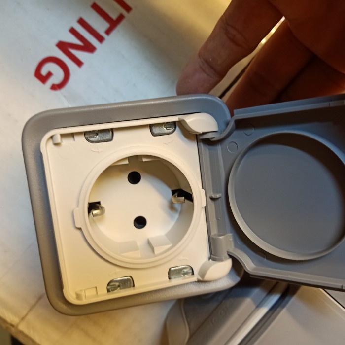 Stop Kontak Waterproof Legrand Ip55. 69733