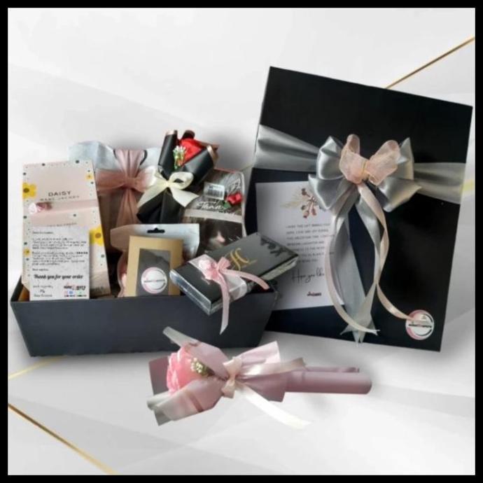 

Barang Terlaris Hampers Kado Ultah Valentine Anniversary Wisuda Sellyangelinastore