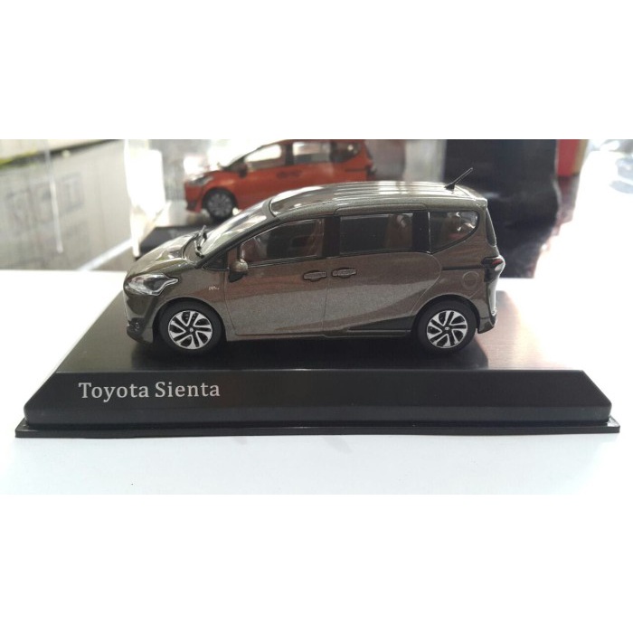 Diecast / Miniatur Mobil Toyota Sienta. Skala 43 Terlariss 