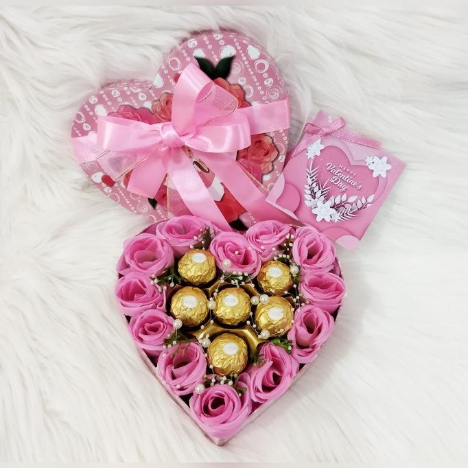 

Terbaru Love Box Buket Bunga Coklat Ferrero Rocher