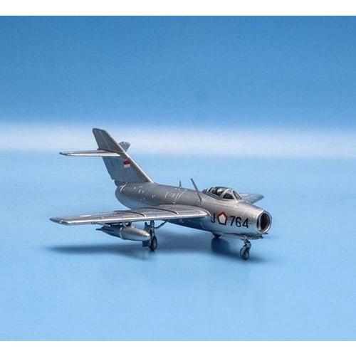 Diecast Pesawat Tempur Mig-15 Uti Auri Tni Au Scale 1/72