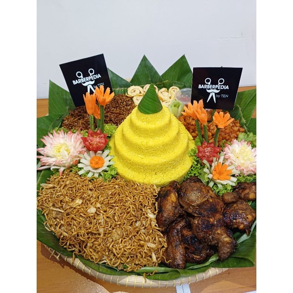 

TUMPENG NASI KUNING UNTUK 10 PORSI ORANG