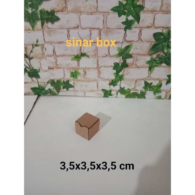 

box aksesoris Kardus,karton,3,5x3,5x3,5 cm