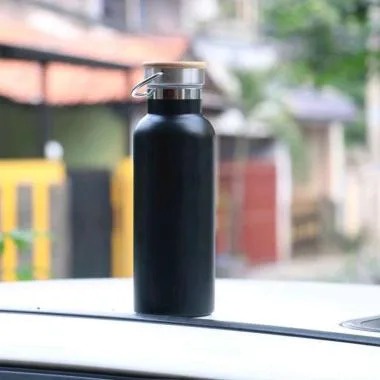 H599 [ HITAM ] Termos Tutup Bambu 500ml / Tumbler Stainless Steel Tahan Panas ( H-599 )