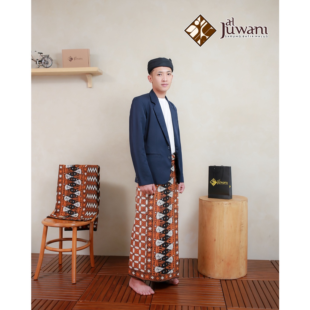 Sarung batik Aljuwani sogan motif Kawung Truntum