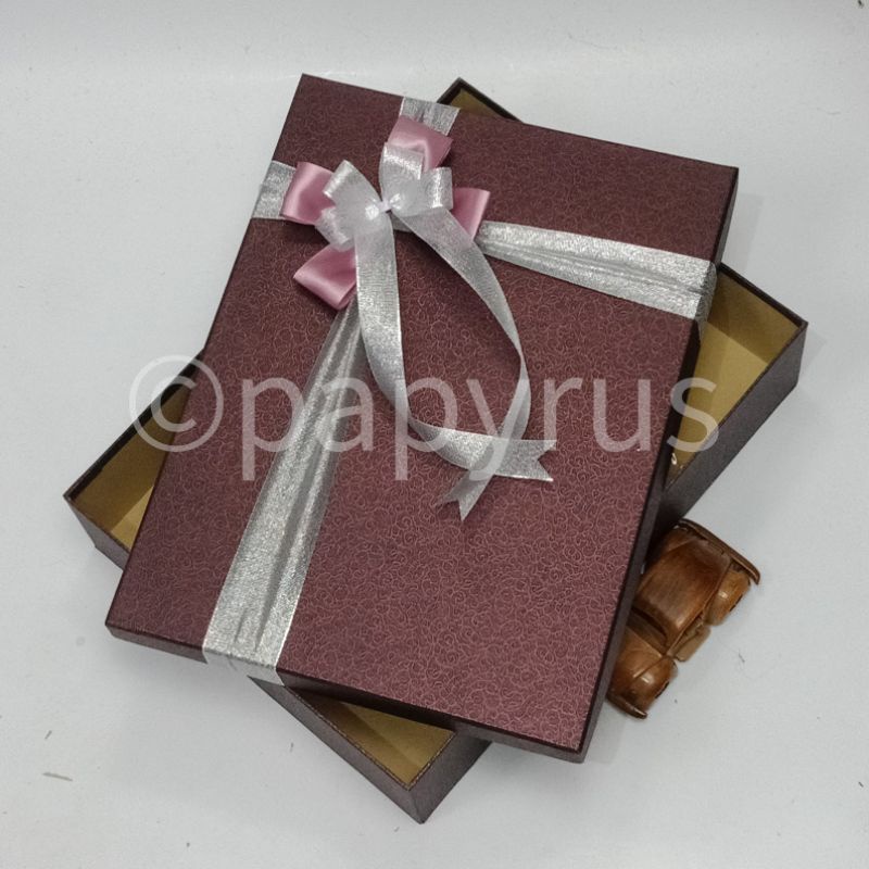 

Papyrus 30X40 Tinggi 10Cm Kotak Kado Gift Box Hadiah