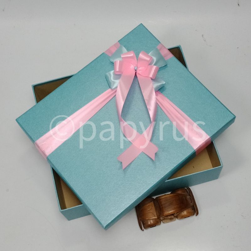 

Papyrus 30X35 Tinggi 10Cm Kotak Kado Gift Box