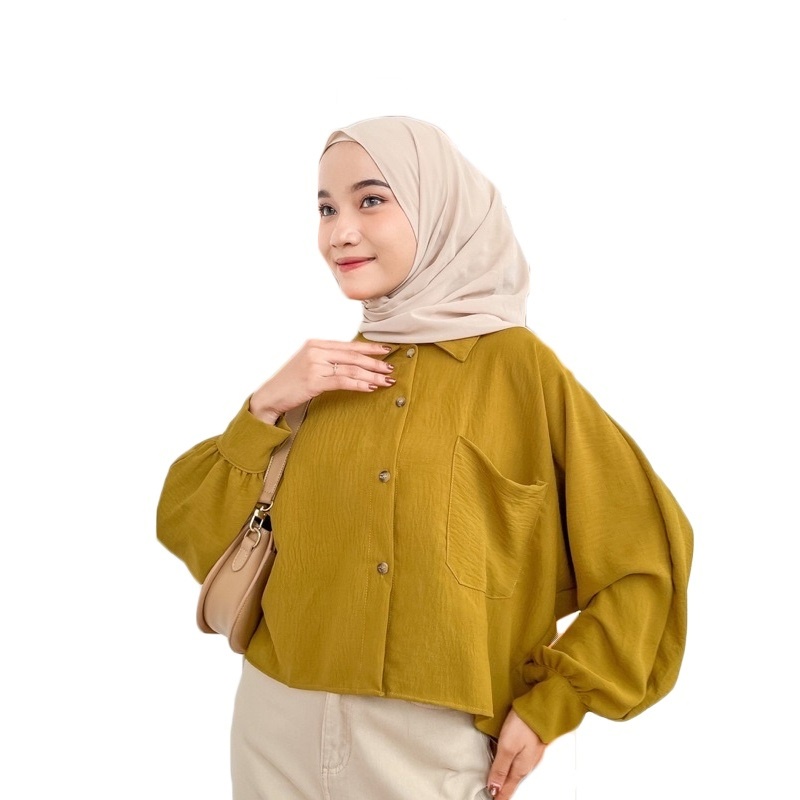 Kemeja Crop Crinkle Saku Satu Wanita Kmj01