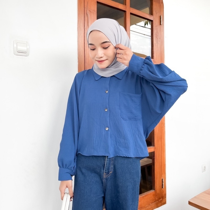 Kemeja Crop Crinkle Saku Satu Wanita Kmj01