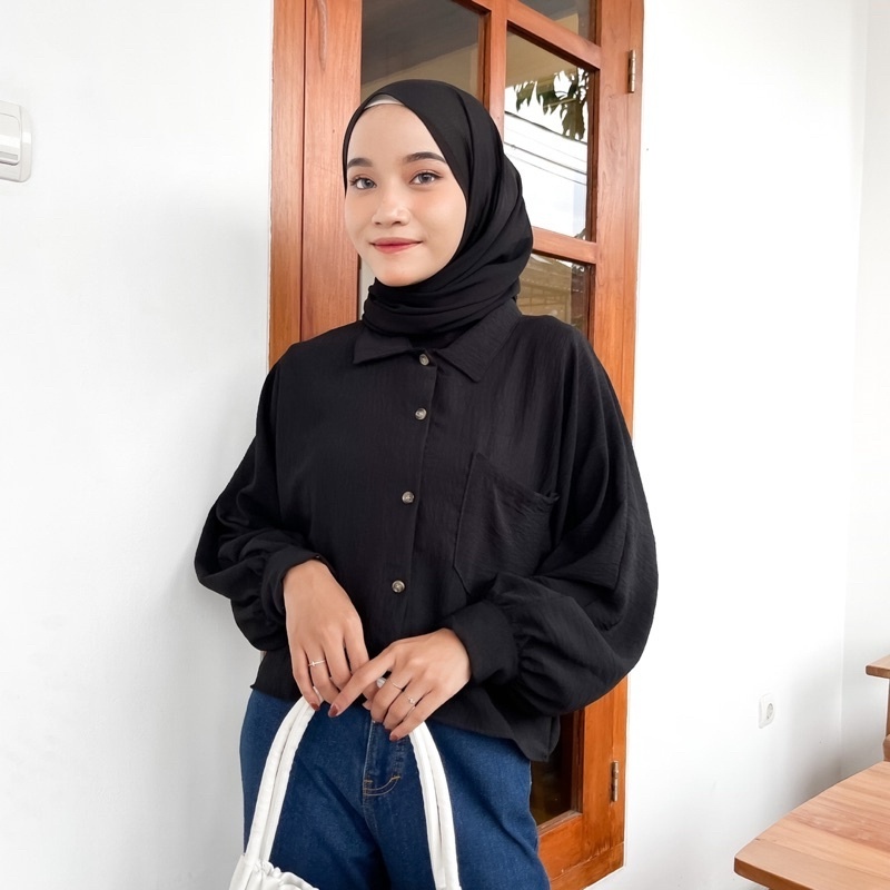 Kemeja Crop Crinkle Saku Satu Wanita Kmj01