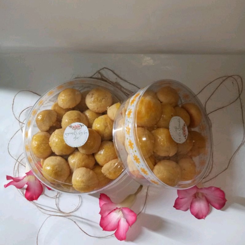 

NYEMILS/NASTAR/NASTAR KEJU/KUE KERING/250 G/500 G/CAMILAN MANIS