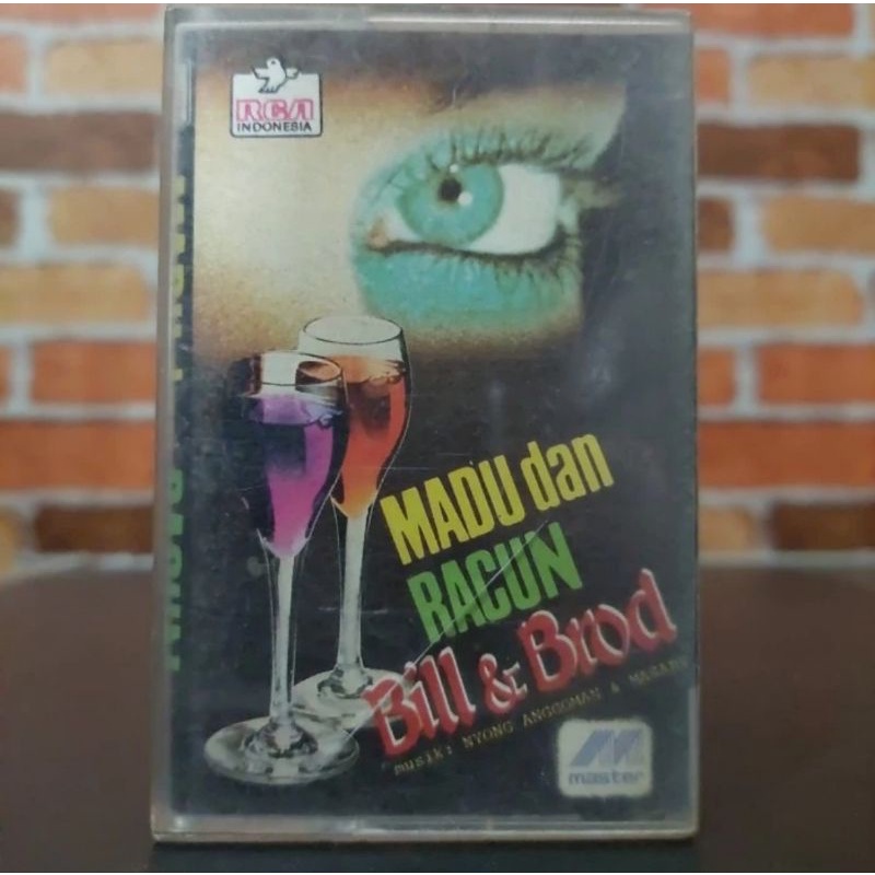 Kaset Pita Madu Dan Racun