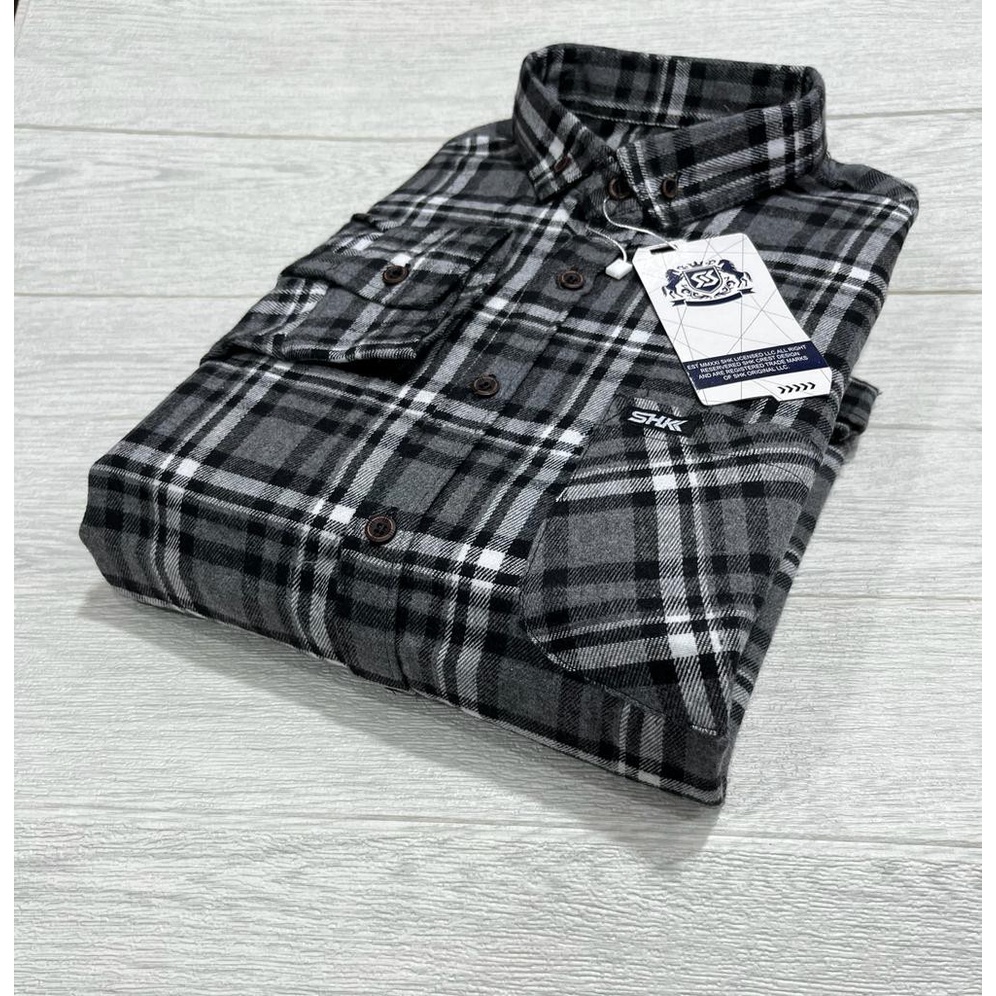 Kemeja Flanel Kotak-Kotak Abu Garis Putih Hitam Lengan Panjang
