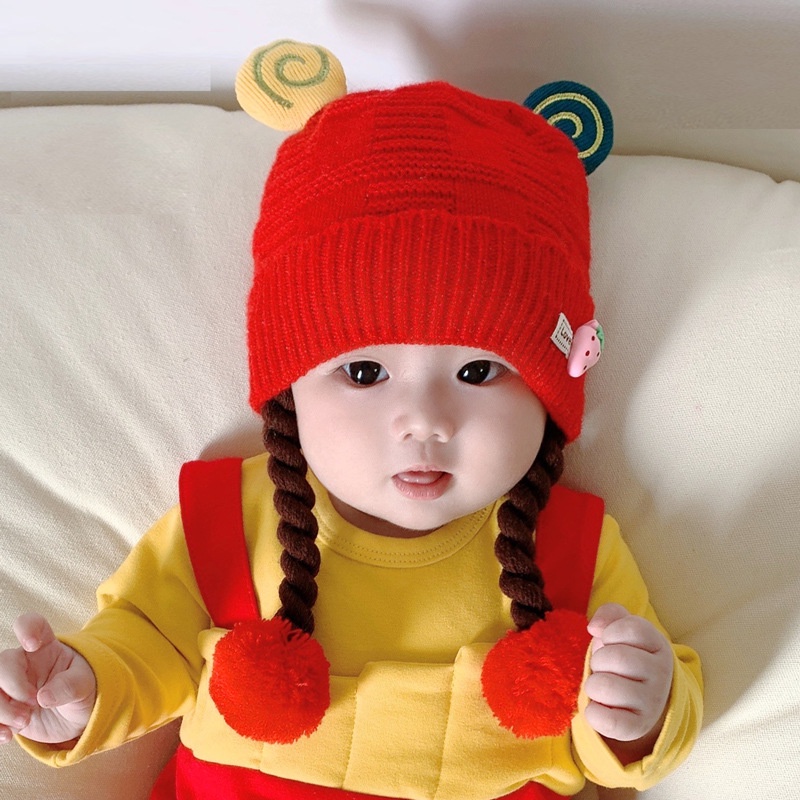 NEW Topi rajut bayi perempuan dengan rambut palsu kepang motif pompom dengan 3 strawberry