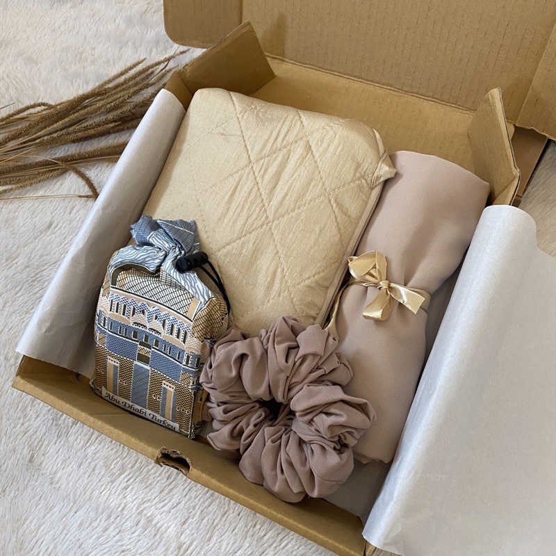 

Hampers Lebaran wanita Hampers Mukena Sajadah