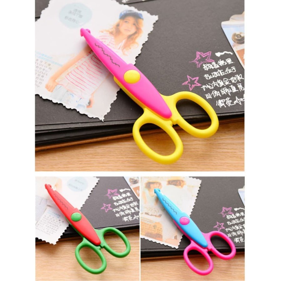 Gunting Pola Bentuk Gerigi Premium Serbaguna Pemotong Scissors Tajam Gelombang Kertas DIY Alat Bahan Stainless Steel Berkualitas Alat Peralatan Perlengkapan Anak Sekolah Craft Art Seni Potong Cut Karton Bufalo Paper Plastik Plastic Grosir Prakarya Malang