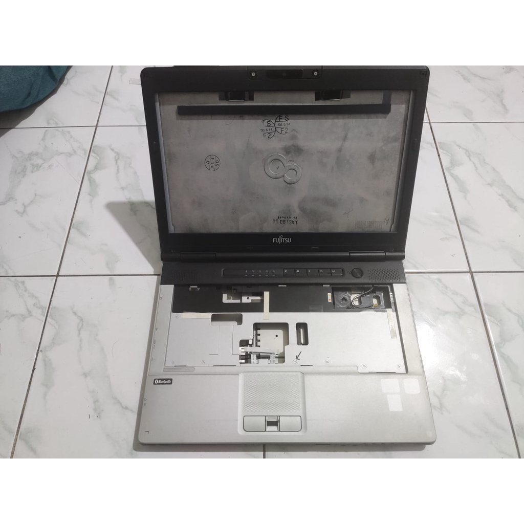 Casing FUJITSU Lifebook S781