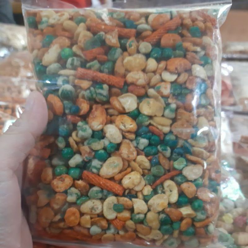 

kacang campur/mix nuts 500 gram